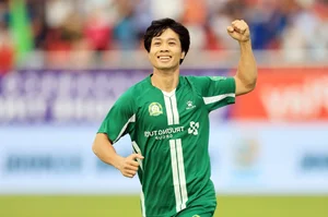 Cong Phuong Makes a Stunning Debut Goal in First Division Match - image 1