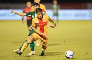 Cong Phuong Makes a Stunning Debut Goal in First Division Match - image 7