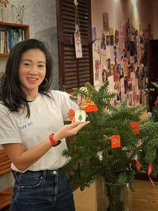 Meet Quynh Chi: The Beautiful Wife of Renowned Composer Huy Tuan - image 3