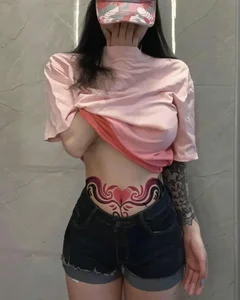 Delicate Intimate Tattoos for Women: Elegant and Seductive Design Ideas - image 19