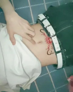 Delicate Intimate Tattoos for Women: Elegant and Seductive Design Ideas - image 25