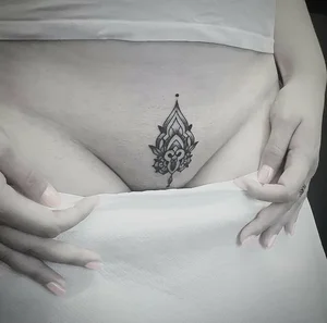 Delicate Intimate Tattoos for Women: Elegant and Seductive Design Ideas - image 3