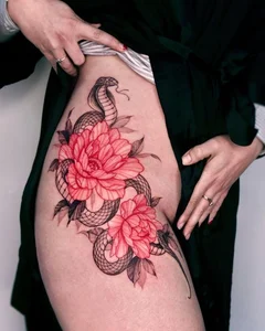 Delicate Intimate Tattoos for Women: Elegant and Seductive Design Ideas - image 13