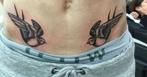 Delicate Intimate Tattoos for Women: Elegant and Seductive Design Ideas - image 21