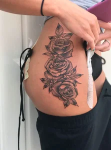 Delicate Intimate Tattoos for Women: Elegant and Seductive Design Ideas - image 22