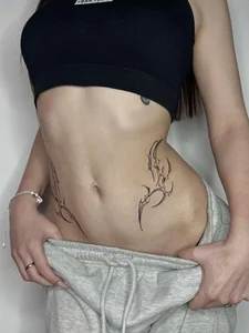 Delicate Intimate Tattoos for Women: Elegant and Seductive Design Ideas - image 39