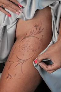 Delicate Intimate Tattoos for Women: Elegant and Seductive Design Ideas - image 23