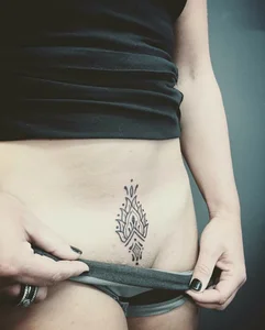Delicate Intimate Tattoos for Women: Elegant and Seductive Design Ideas - image 9