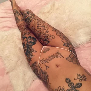 Delicate Intimate Tattoos for Women: Elegant and Seductive Design Ideas - image 7