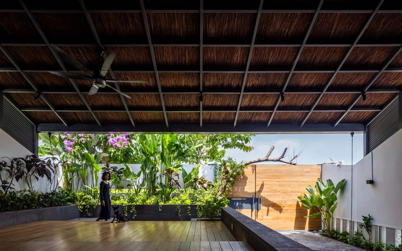 Modern Thatch Roof Villa in Ho Chi Minh City: A Fusion of Tradition and Luxury