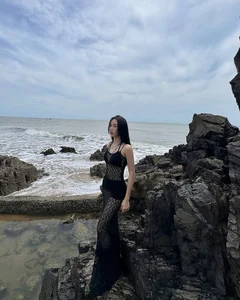 Popular Teacher Streamer Breaks Stereotypes with Stunning Beachside Bikini Photos - image 2