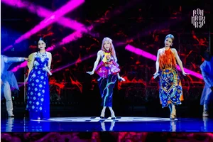 My Tam and Den Vau Collaborate for an Epic 'Hoa Xuan Ca' Performance - image 4