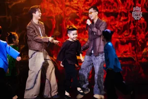 My Tam and Den Vau Collaborate for an Epic 'Hoa Xuan Ca' Performance - image 1