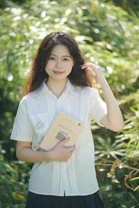 Stunning Portrait Photography of Xiao Wan in YiTuYu Art Language Vol.9292: Aesthetic School-Inspired Senior Sister Concept - image 6