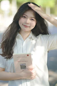 Stunning Portrait Photography of Xiao Wan in YiTuYu Art Language Vol.9292: Aesthetic School-Inspired Senior Sister Concept - image 4
