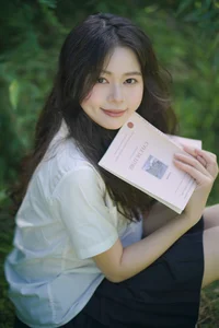 Stunning Portrait Photography of Xiao Wan in YiTuYu Art Language Vol.9292: Aesthetic School-Inspired Senior Sister Concept - image 9