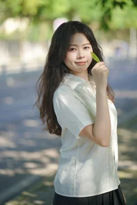 Stunning Portrait Photography of Xiao Wan in YiTuYu Art Language Vol.9292: Aesthetic School-Inspired Senior Sister Concept - image 5