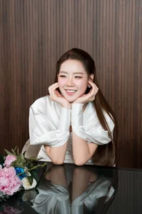 Vietnamese Stars Social Media Highlights: Bao Thy Meets Erling Haaland? - image 1