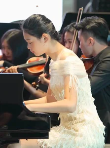 Vietnamese Stars Social Media Highlights: Bao Thy Meets Erling Haaland? - image 32