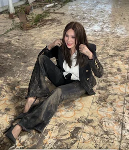 Vietnamese Stars Social Media Highlights: Bao Thy Meets Erling Haaland? - image 12