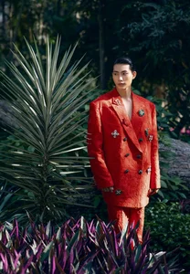 Vibrant Spring Fashion: Designers Vũ Ngọc and Son Unveil Colorful Collection with Hữu Long and Tú Anh - image 7