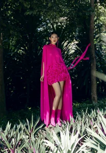 Vibrant Spring Fashion: Designers Vũ Ngọc and Son Unveil Colorful Collection with Hữu Long and Tú Anh - image 4