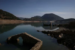 The Mystery of the Sunken Village Reemerging After 45 Years Underwater - image 11