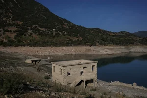 The Mystery of the Sunken Village Reemerging After 45 Years Underwater - image 1