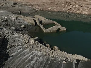 The Mystery of the Sunken Village Reemerging After 45 Years Underwater - image 14