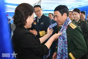 Vietnam-China Defense Ministers Tour Medical Pilot Zone to Enhance Health Cooperation - image 6
