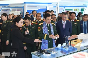 Vietnam-China Defense Ministers Tour Medical Pilot Zone to Enhance Health Cooperation - image 2