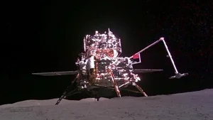 Lunar Soil Samples Reveal Secrets Dating Back Billions of Years - image 7