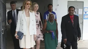 Admiring the Elegant Fashion and Timeless Beauty of Ivanka Trump - image 4