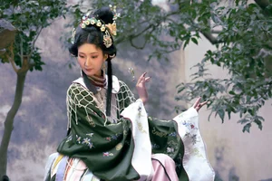 YiTuYu Art Language Vol.9846: Comprehensive 24P Gallery of He Li Han - image 0