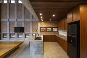 Urban Oasis: A Traditional Country House Design in the Heart of the City - image 2