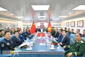 Vietnam and China Strengthen Bilateral Ties Through Border Defense Friendly Exchange - image 7
