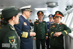 Vietnam and China Strengthen Bilateral Ties Through Border Defense Friendly Exchange - image 6