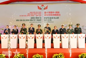 Vietnam and China Strengthen Bilateral Ties Through Border Defense Friendly Exchange - image 0