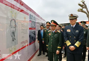 Vietnam and China Strengthen Bilateral Ties Through Border Defense Friendly Exchange - image 2