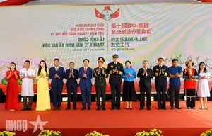 Vietnam and China Strengthen Bilateral Ties Through Border Defense Friendly Exchange - image 3
