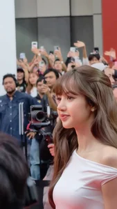 Lisa of BLACKPINK Captivates Fans with Stunning Visuals Amid Style Evolution - image 0
