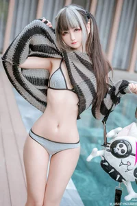 Stunning Cosplay Gallery: KuukoW No.171 Featuring Elegant Grey Bikini Style - image 16