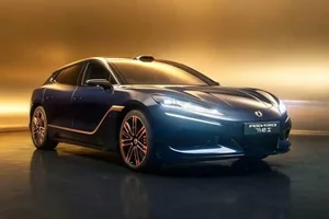 Gallery: Detailed Look at the 'One-of-a-Kind' BYD Denza Z9 GT Priced at Over $850,000 - image 2
