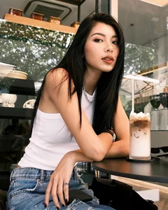 Ultimate HD Beautiful Girls Portrait Collection: Premium 2026 Aesthetic Gallery - image 5
