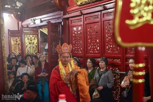 Experience the Mystery of Hanoi: The Enchanting Ngoc Son Temple Night Tour and the Legend of King Le Loi - image 5