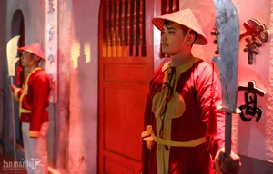 Experience the Mystery of Hanoi: The Enchanting Ngoc Son Temple Night Tour and the Legend of King Le Loi - image 3
