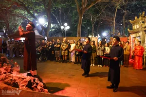 Experience the Mystery of Hanoi: The Enchanting Ngoc Son Temple Night Tour and the Legend of King Le Loi - image 4