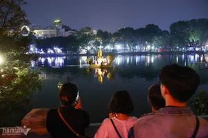 Experience the Mystery of Hanoi: The Enchanting Ngoc Son Temple Night Tour and the Legend of King Le Loi - image 9