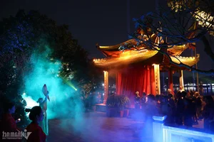 Experience the Mystery of Hanoi: The Enchanting Ngoc Son Temple Night Tour and the Legend of King Le Loi - image 2