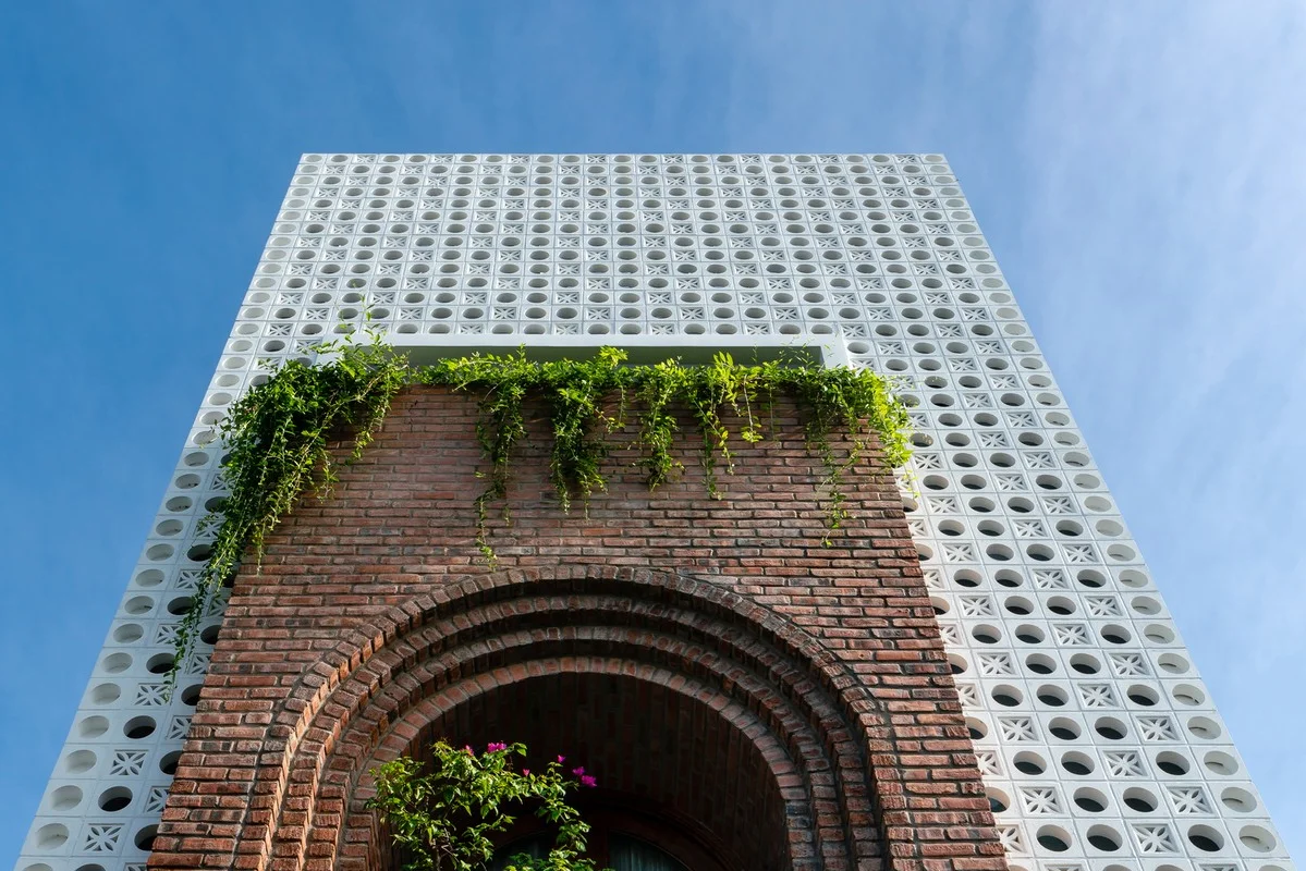 Breeze Block Facades: Modern Townhouse Design for Natural Light and Air